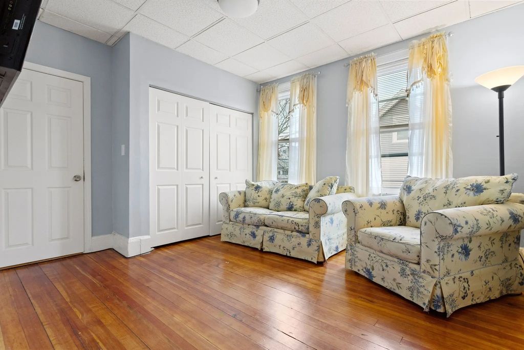 110 Malden St #2f, Everett