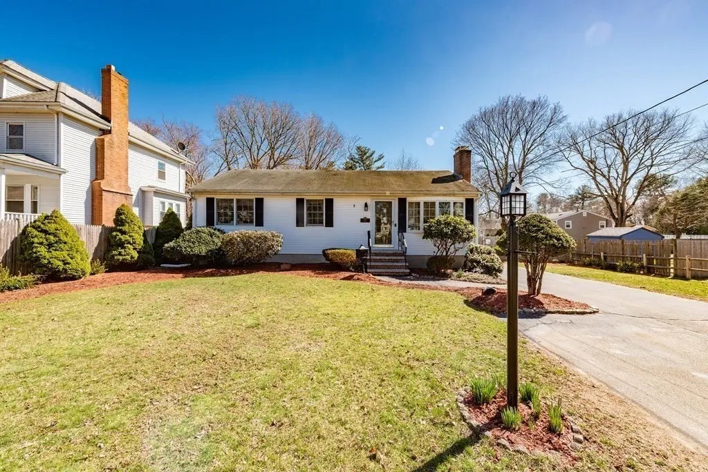 32 Hampden Ave, Brockton