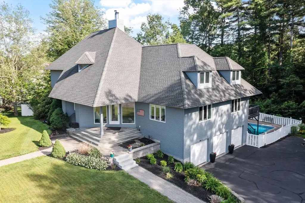 60 Commonwealth Cir, Leominster