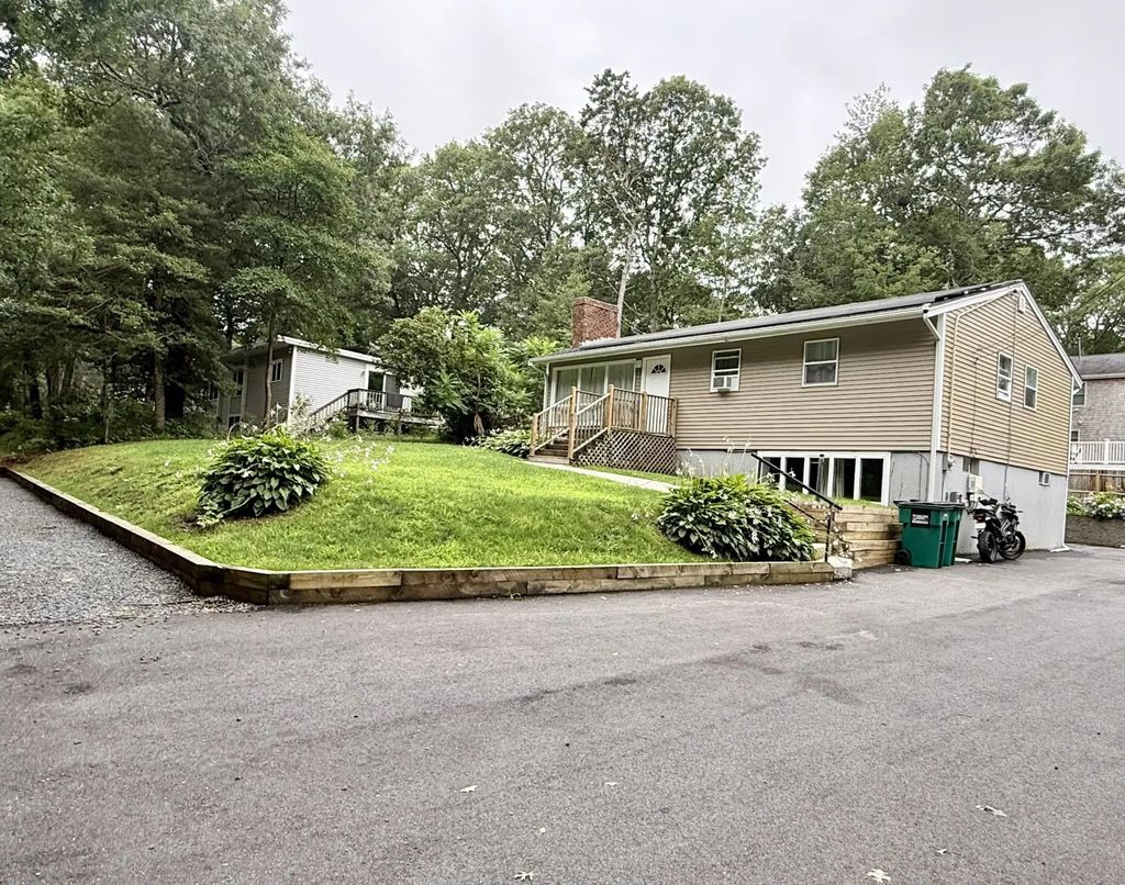 37 Huckleberry Lane, Barnstable