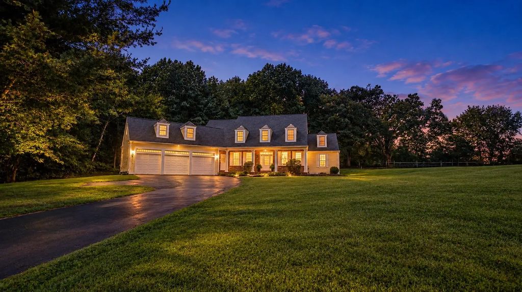 70 Appaloosa Ln, West Springfield