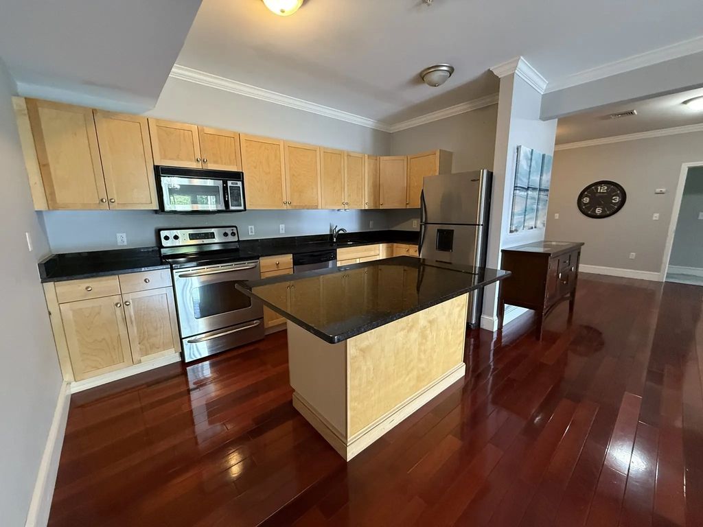 414 Mount Hope St #104, North Attleboro