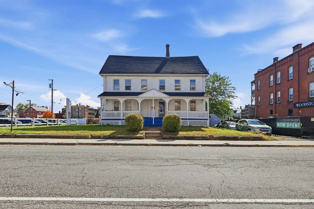 856-858 Hampden St, Holyoke