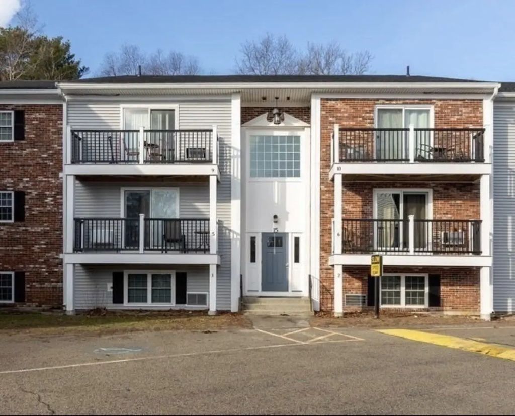 15 Chapel Hill Dr. #11, Plymouth