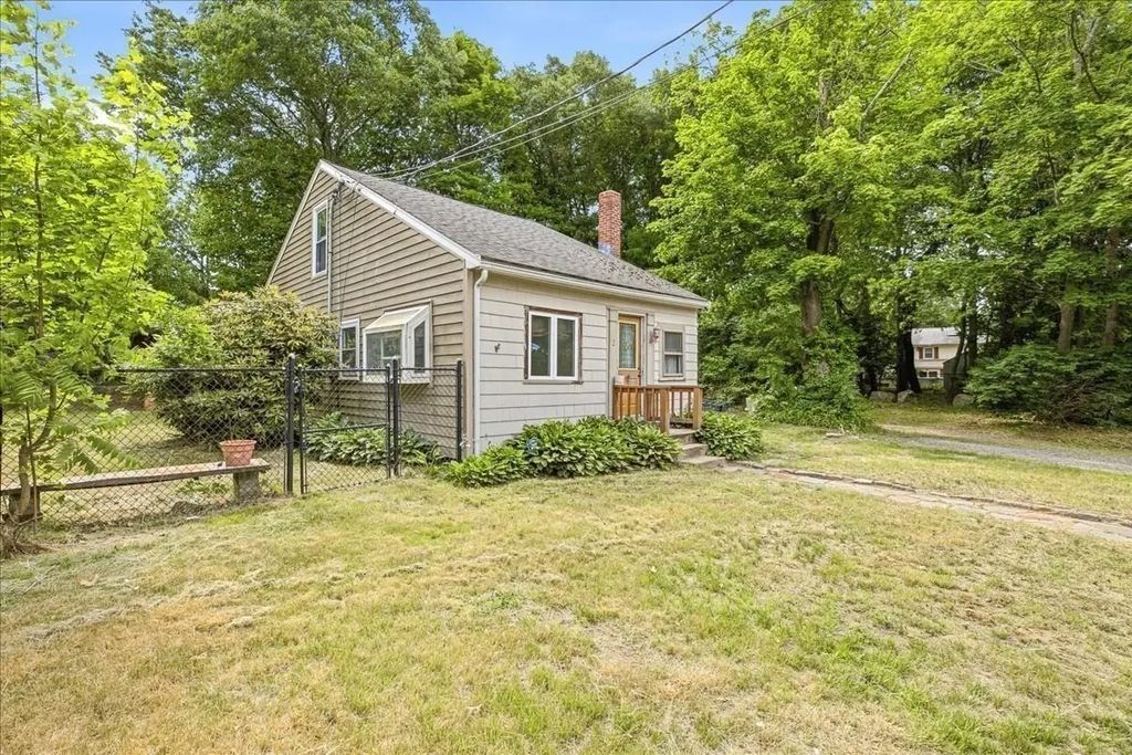 2 Hillwood Ave, Stoughton