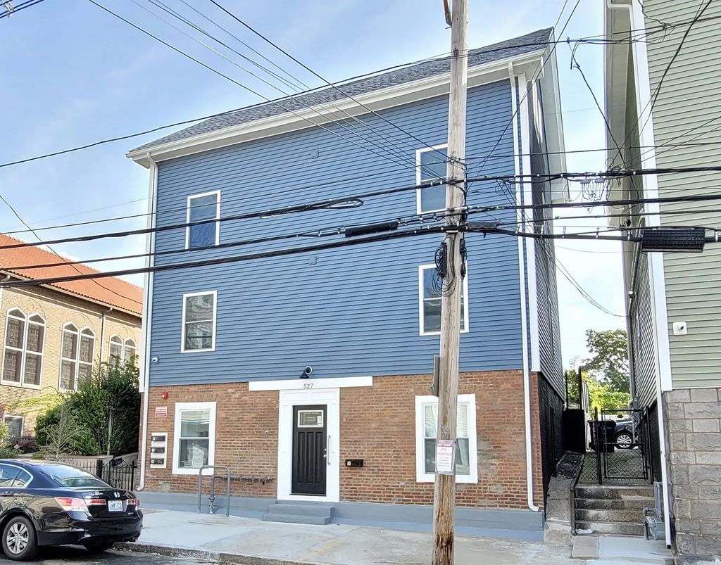 527 Charles St #2, Providence