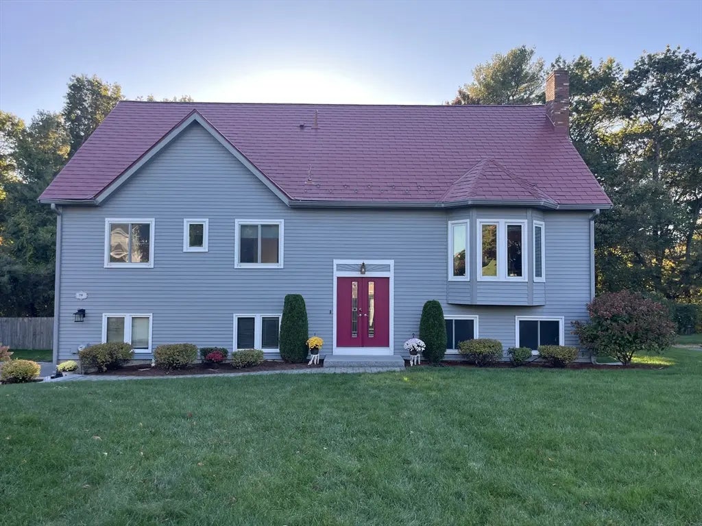 79 Lucas Dr, Stoughton