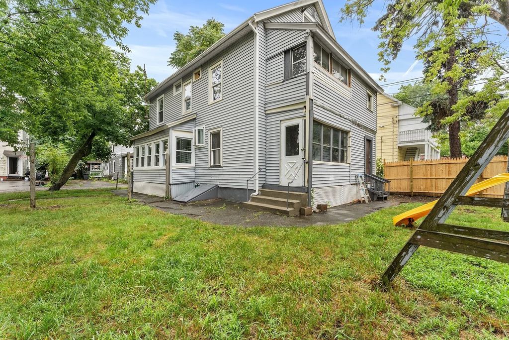 2 Hacker Ct, Worcester