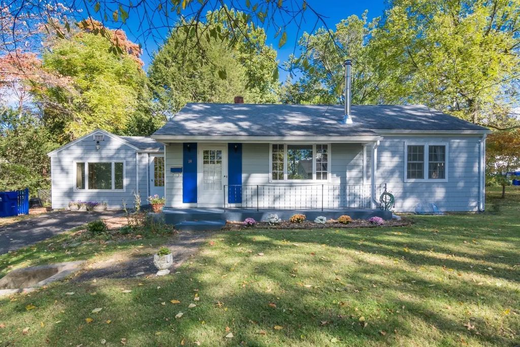 19 Moorland St, Amherst