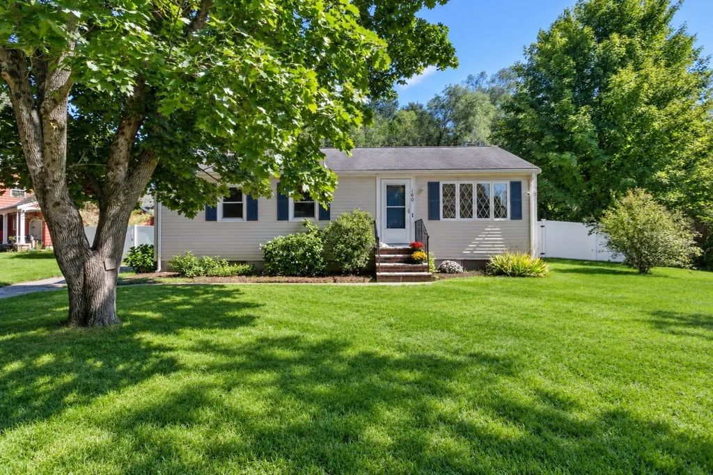160 Farm St, Millis