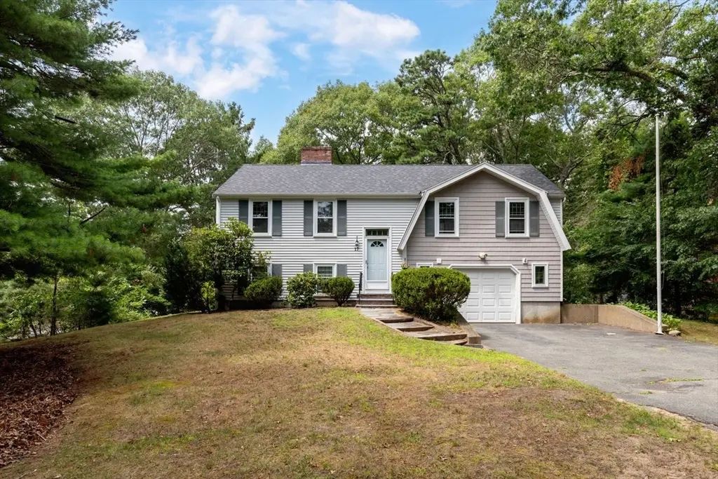 17 West Pond Road, Plymouth
