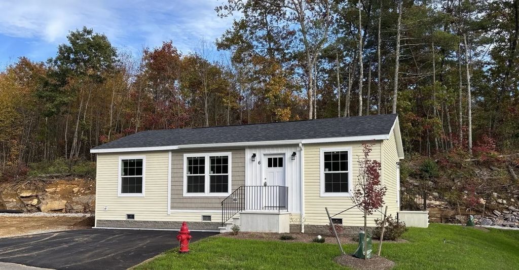6 Pinrock Drive, Sturbridge