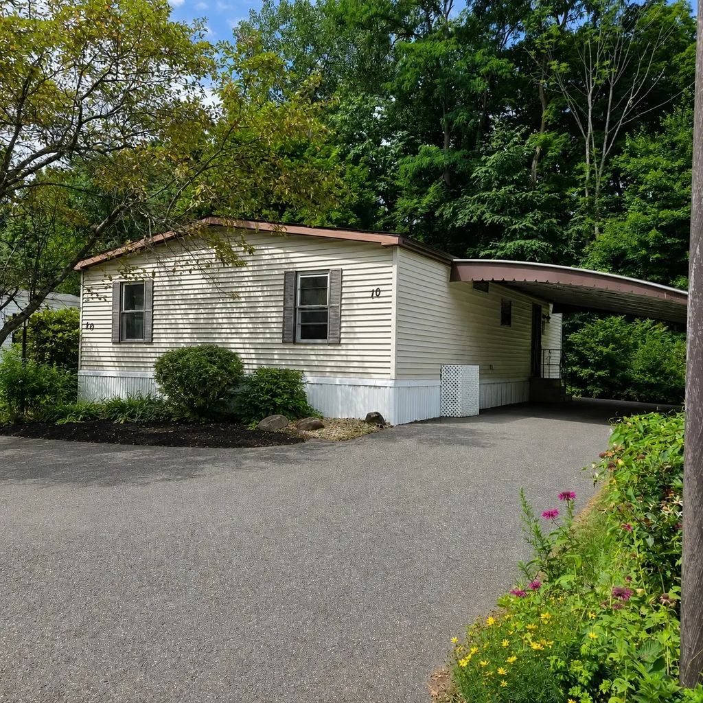 10 Clayton Drive, West Springfield
