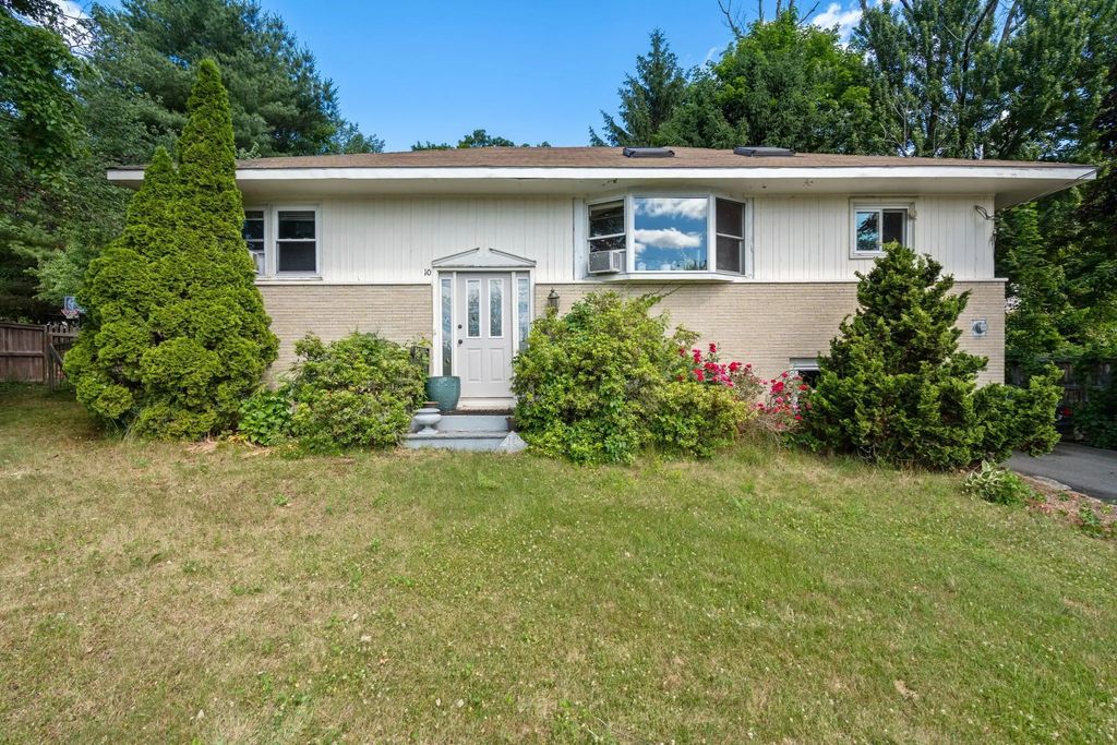 10 Hopkinton Rd, Upton