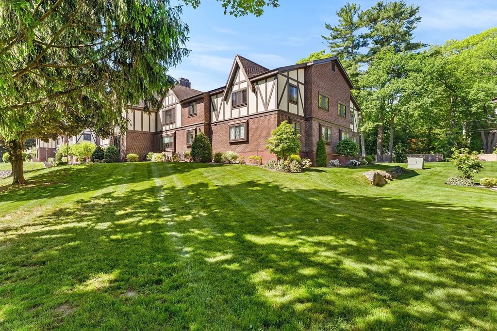 12 Royal Lake #8, Braintree