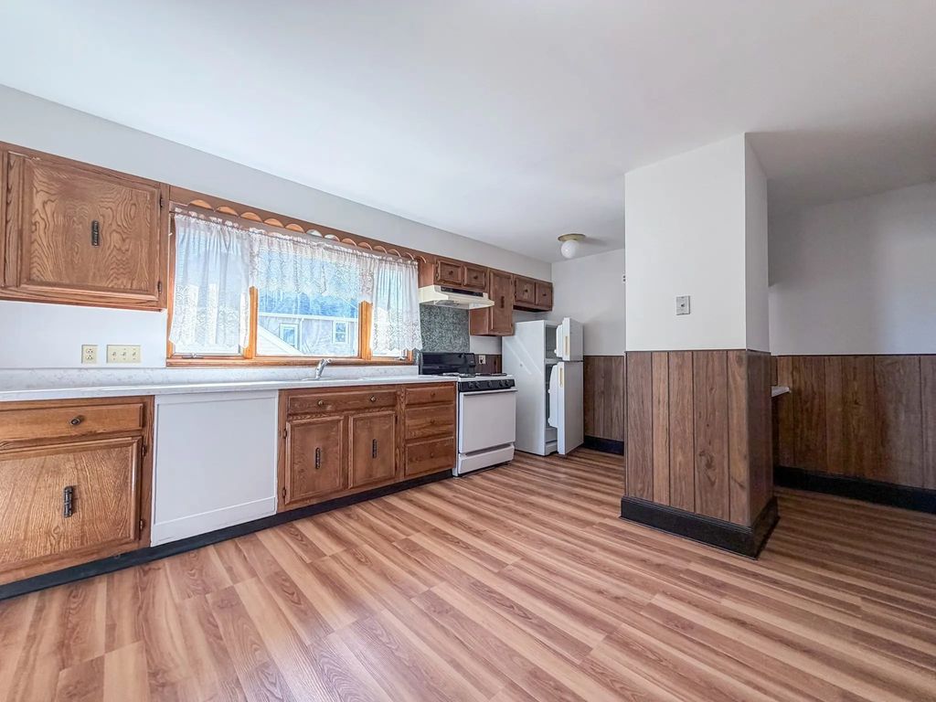 159 Forest #r, Medford