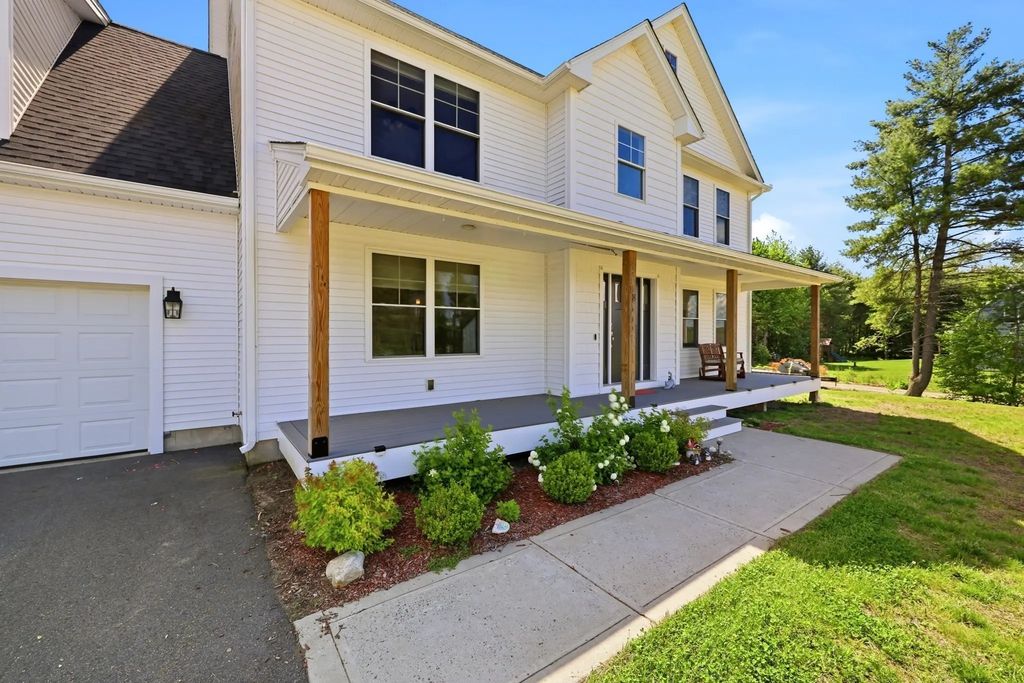 18 Woodland Ln, Belchertown