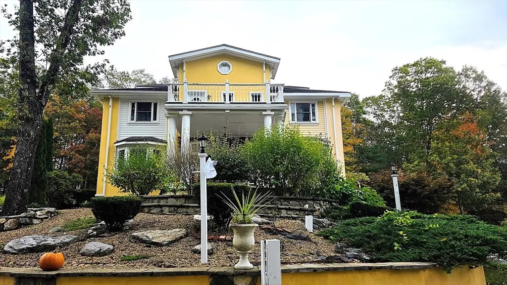 85 Burlingame #1, Charlton