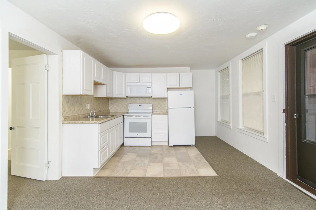 79 School Street #2nd Fl Rr, Webster