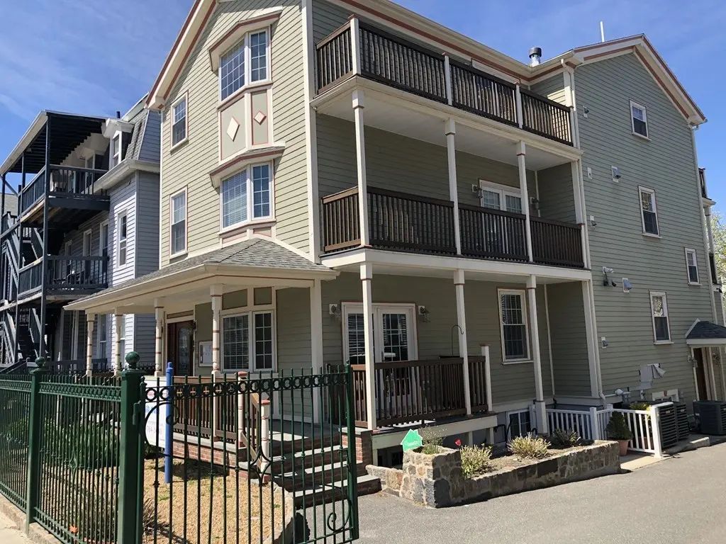 89 Pearl St #1, Somerville