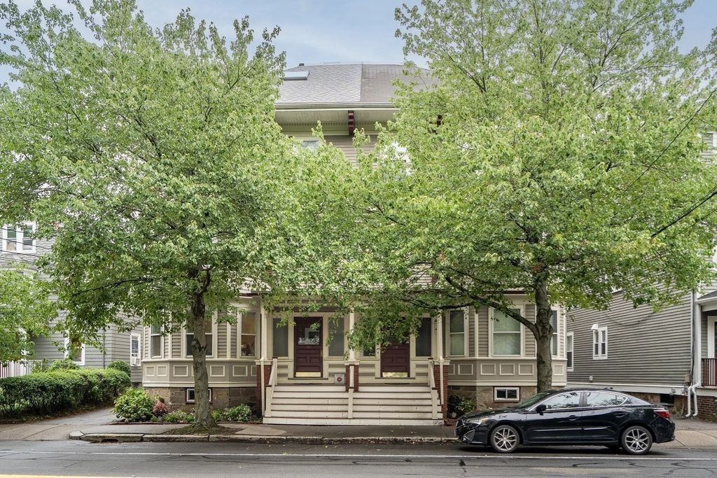 124 Chestnut St #1, Brookline