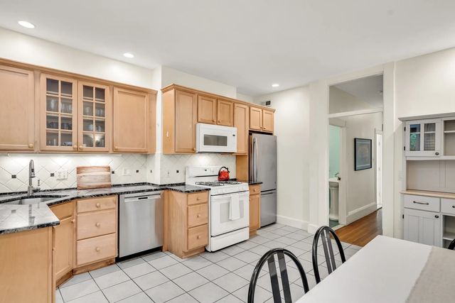 124 Chestnut St #1, Brookline