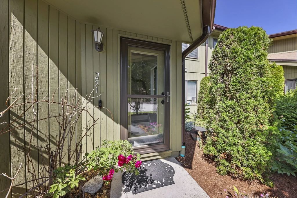 251 Trailside Way #251, Ashland