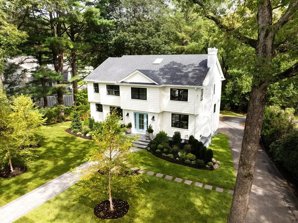 209 Bristol Rd, Wellesley