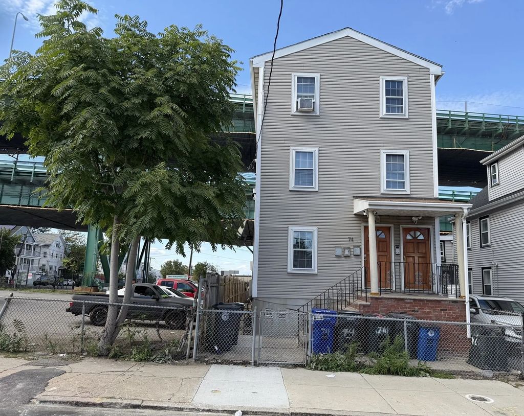 74 Chestnut St, Chelsea