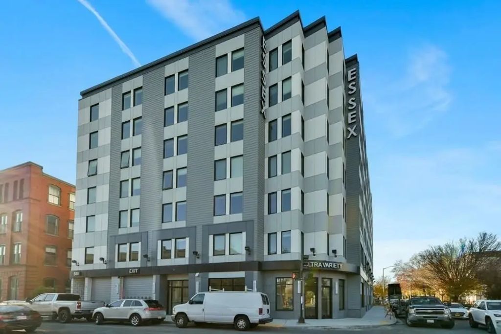 585 Essex St #318, Lynn