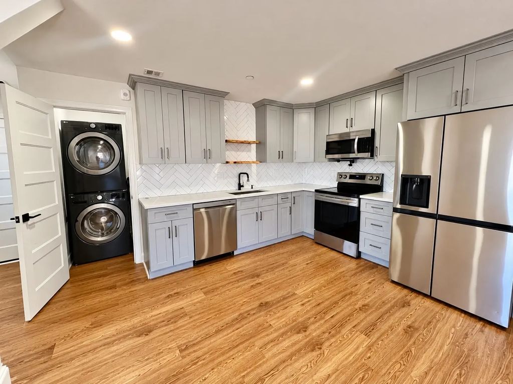 6 Harding Ave #4, Everett