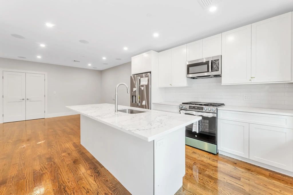 199 Havre St #6, Boston