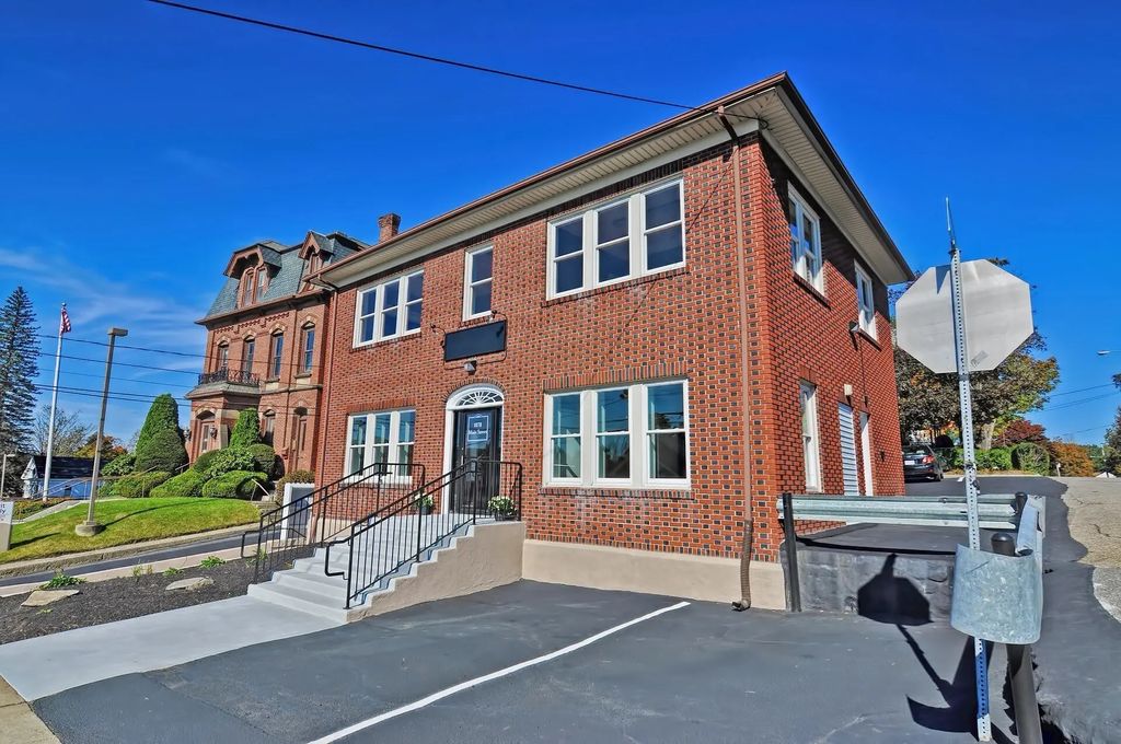 1078 Main Street, Leicester