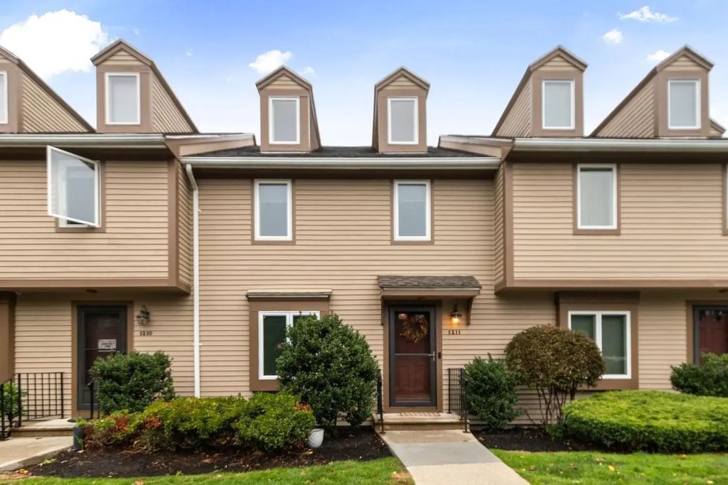 1211 Sheffield Way #1211, Saugus
