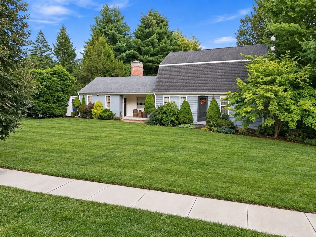 81 Coventry Ln, Longmeadow
