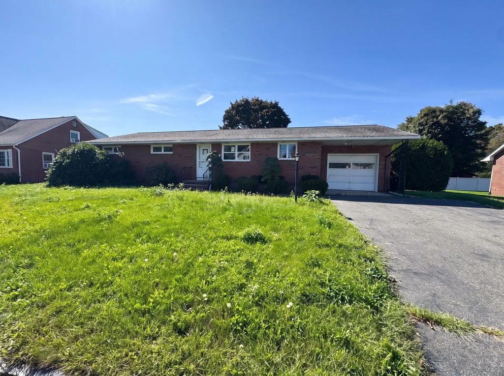 50 Van Horn St, Chicopee