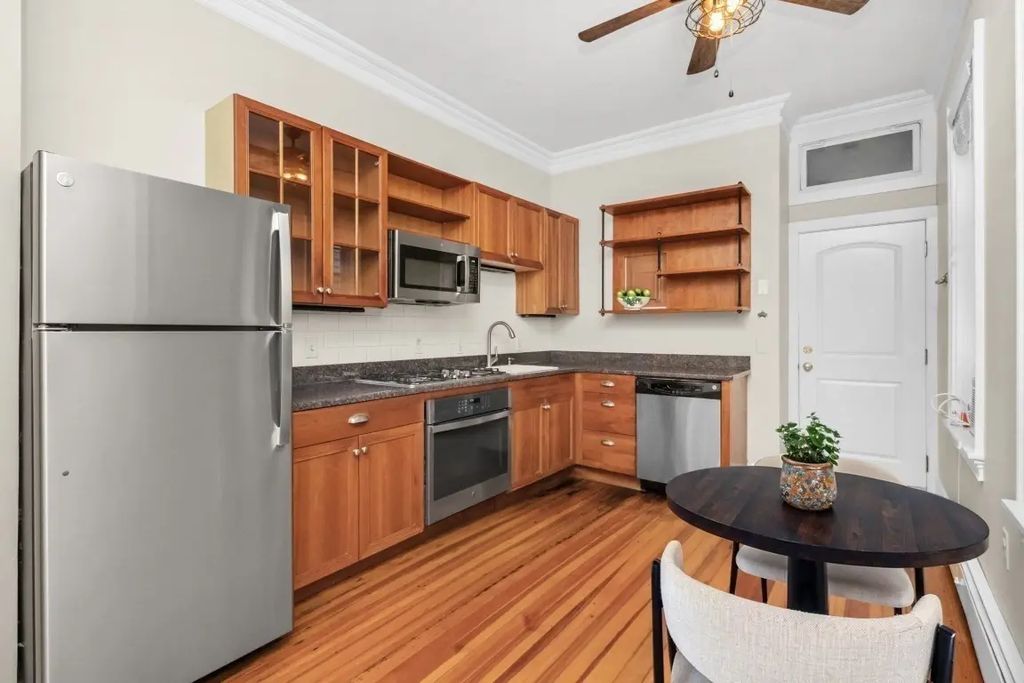 421 E 3rd St #1, Boston