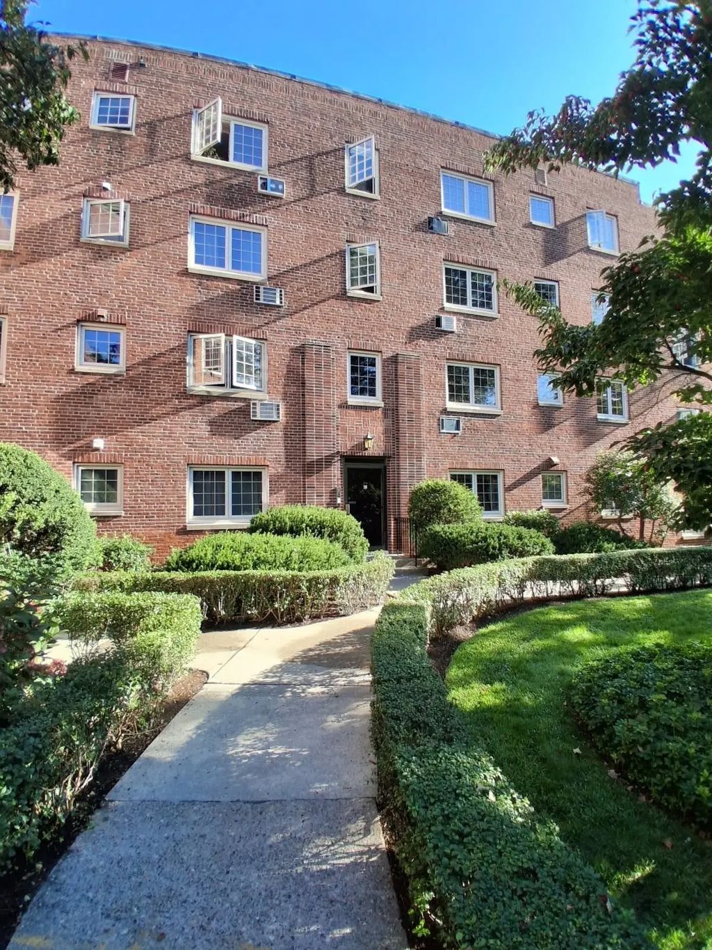 30 Saint Paul St #5, Brookline