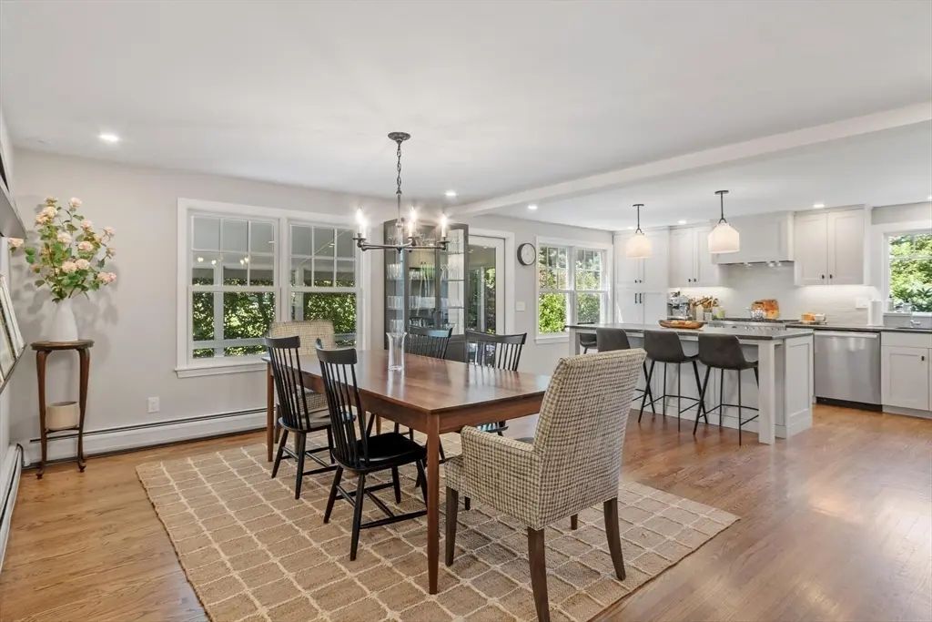 5 Adirondack Rd, Chelmsford