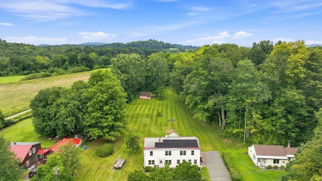 622 Pine Meadow Rd, Northfield