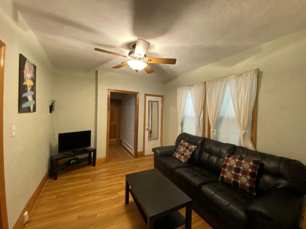 580 Main St #1, Medford