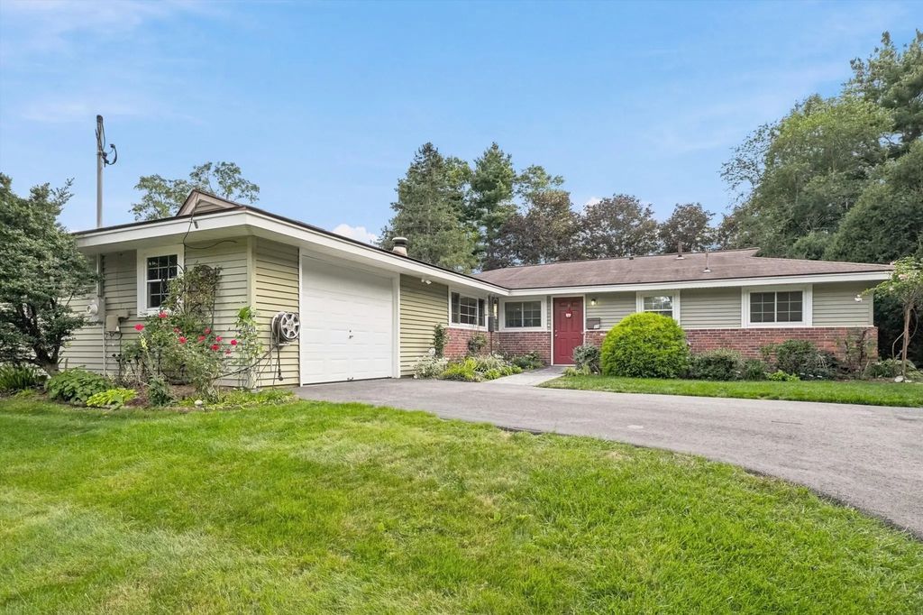 15 Eaton Rd W, Framingham