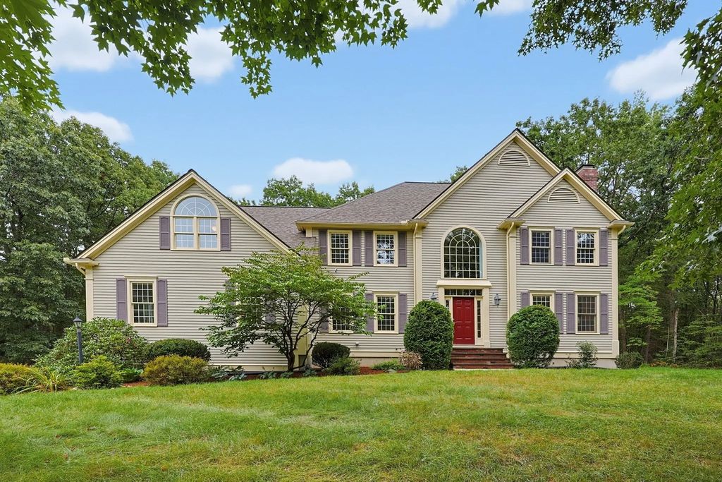 78 Duck Pond Dr, Groton