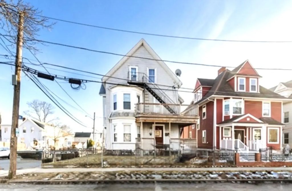16 Salem St, Lynn