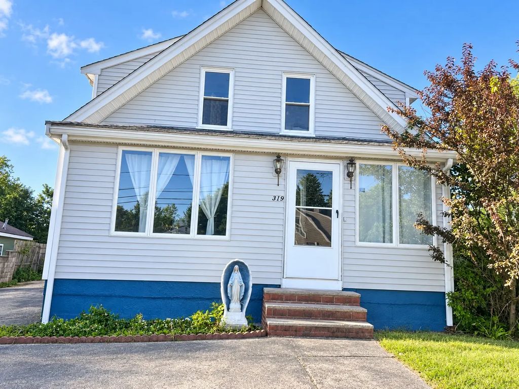 319 School St, Stoughton