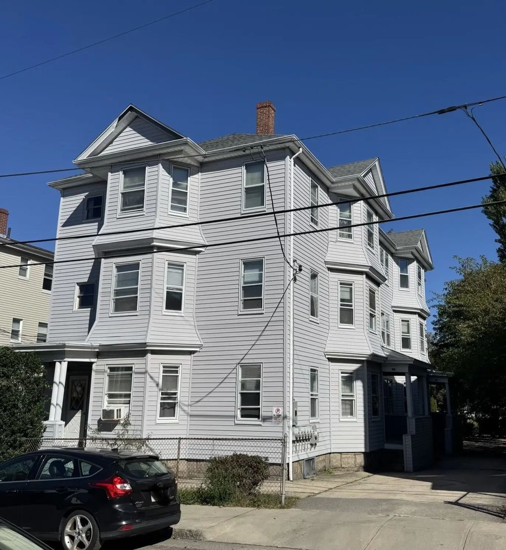 24-28 Hall St, Fall River
