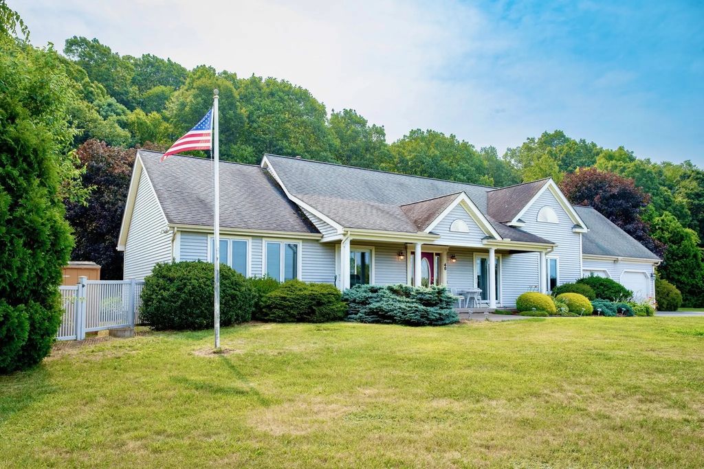 48 N Longyard Road, Southwick