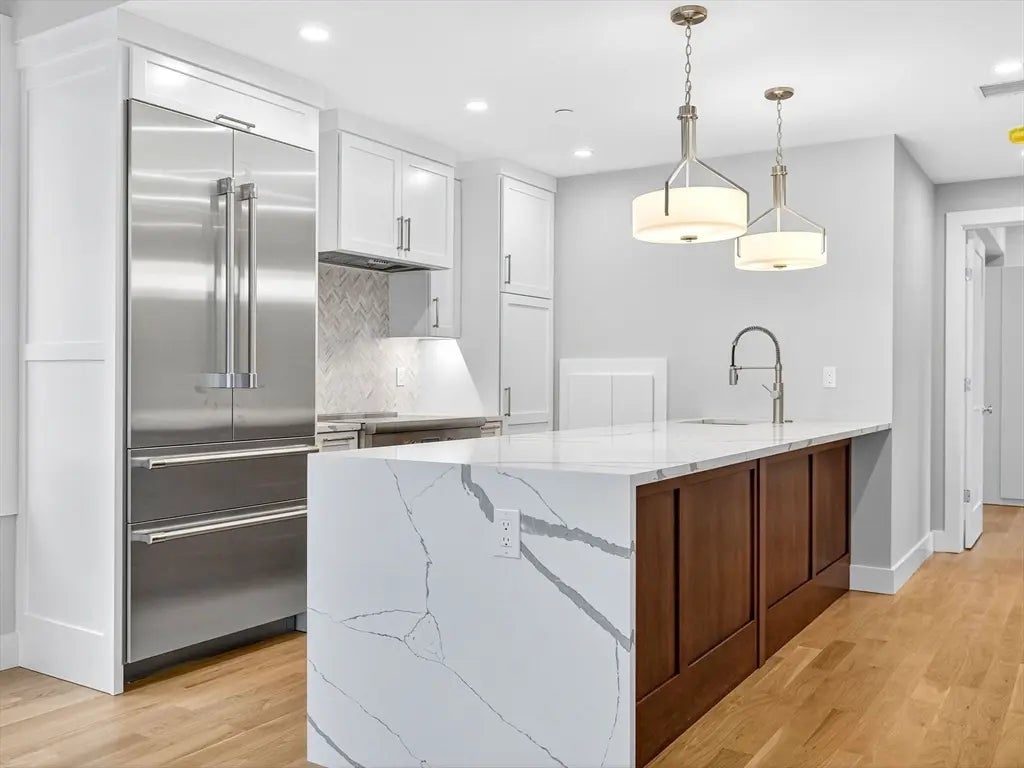 551 E 7th St #1, Boston