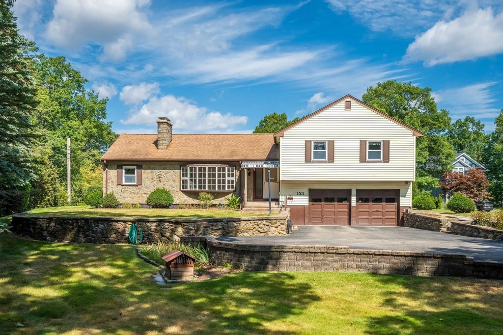 121 Wentworth Street, Dedham
