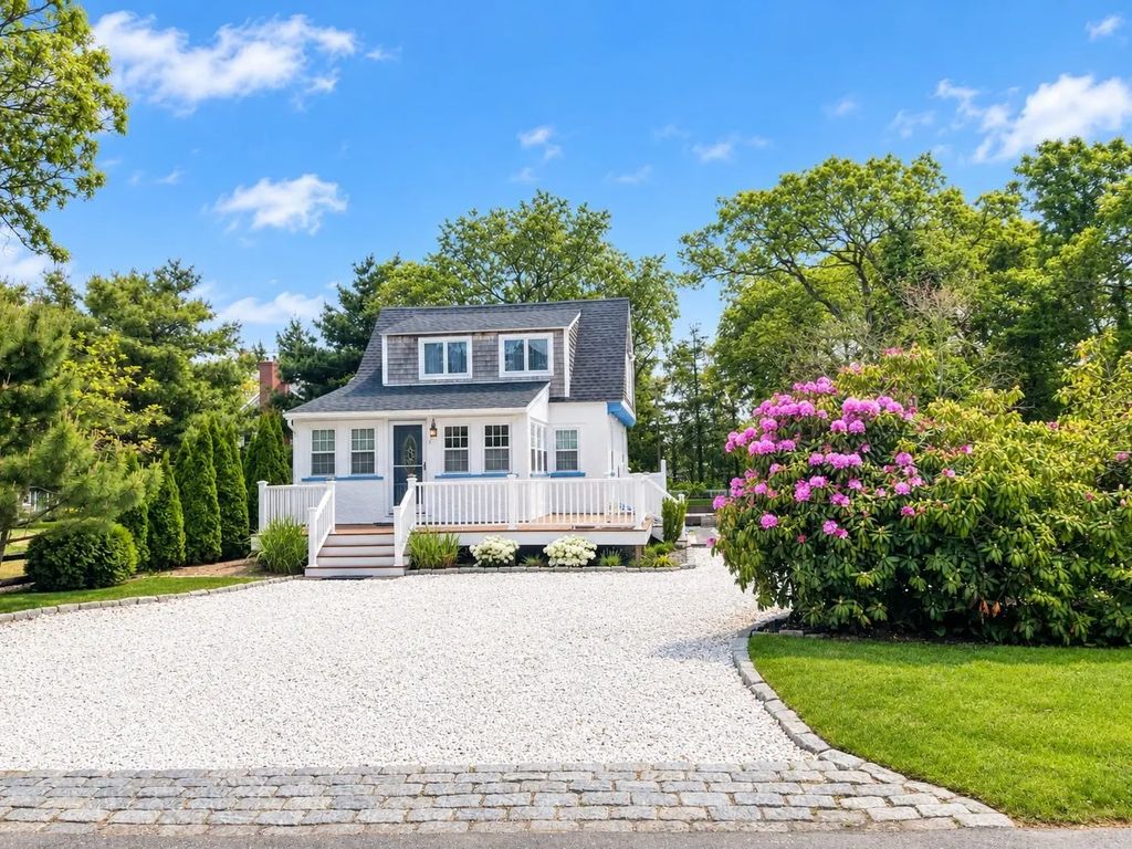 5 Bayview Rd, Mashpee